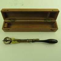 Voorwerpen Adlib\0-9000\V07500.jpg; V07500; ; Passermicroscoop met doosCompass microscope with box